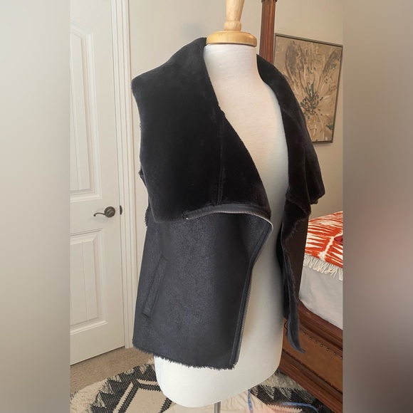 Cupcakes and Cashmere Faux fur and suede vest - Picture 4 of 9